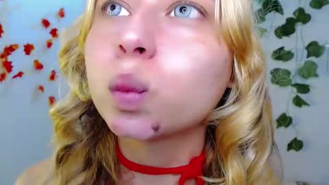 Snapshot of sabrinaexpositoxx chatting on 5, 3, 2025 SABRI online show from 5, 3, 2025