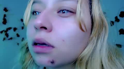 Snapshot of sabrinaexpositoxx chatting on 8, 3, 2025 SABRI online show from 8, 3, 2025