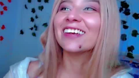 Snapshot of sabrinaexpositoxx chatting on 9, 3, 2025 SABRI online show from 9, 3, 2025