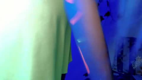 Snapshot of sabrinaexpositoxx chatting on 11, 3, 2025 SABRI online show from 11, 3, 2025