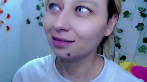 Snapshot of sabrinaexpositoxx chatting on 12, 3, 2025 SABRI online show from 12, 3, 2025