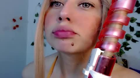 Snapshot of sabrinaexpositoxx chatting on 9, 9, 2025 SABRI online show from 9, 9, 2025