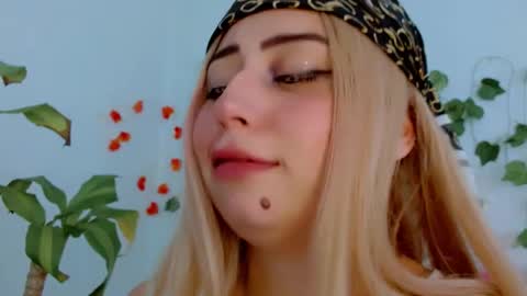 Snapshot of sabrinaexpositoxx chatting on 14, 10, 2025 SABRI online show from 14, 10, 2025