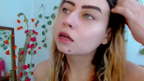 Snapshot of sabrinaexpositoxx chatting on 30, 10, 2025 SABRI online show from 30, 10, 2025