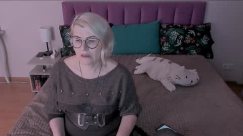 Sabrina MacMarren online show from 7, 2, 2025