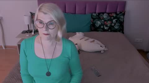 Sabrina MacMarren online show from 9, 2, 2025