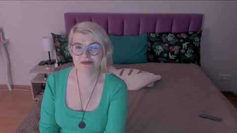 Sabrina MacMarren online show from 9, 2, 2025