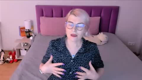 Sabrina MacMarren online show from 30, 11, 2025