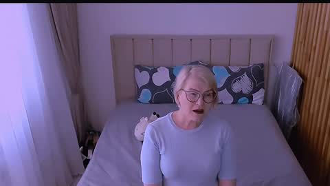 Sabrina MacMarren online show from 17, 4, 2026