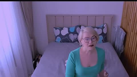 Sabrina MacMarren online show from 18, 4, 2026