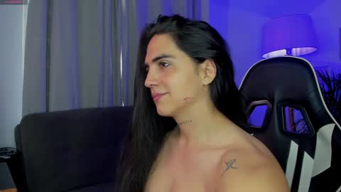 Im CryDuran    Instagram   CryDuraann  online show from 14, 1, 2025