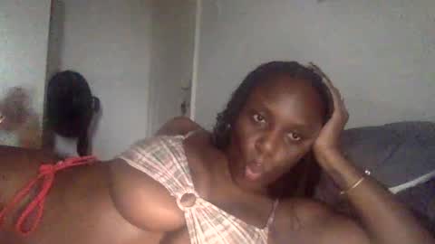 Snapshot of sade991803 chatting on 5, 7, 2026 Onika online show from 5, 7, 2026