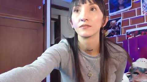 Snapshot of sakura_skinny chatting on 7, 3, 2025 Sakura Skinny online show from 7, 3, 2025