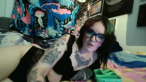 salemsslut online show from 12, 12, 2024