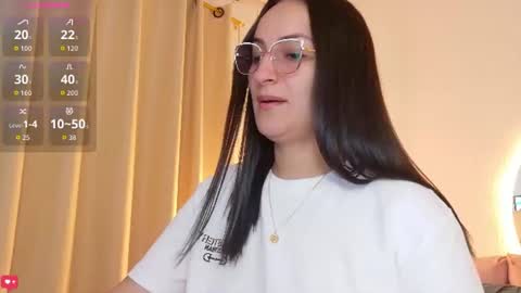 Snapshot of sally_azmani_ chatting on 18, 7, 2026 Silvia online show from 18, 7, 2026