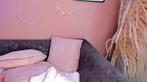  Sally White  online show from 12, 3, 2025