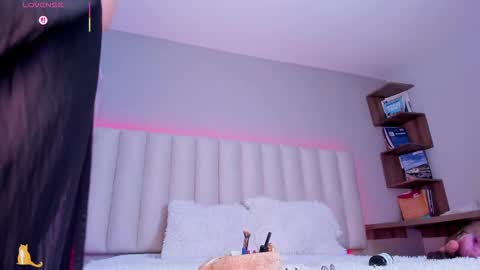  Sally White  online show from 18, 9, 2025