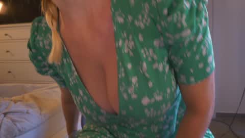 Snapshot of saltedhoney chatting on 10, 10, 2025 IsaBella- online show from 10, 10, 2025