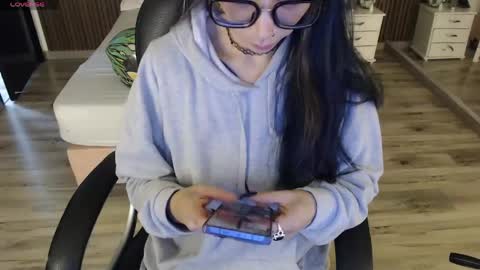 SAM MANSON online show from 13, 4, 2026