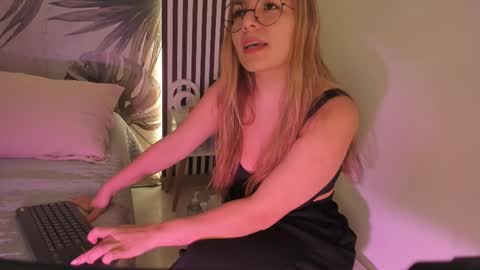 Snapshot of samaantha_white_ chatting on 11, 2, 2026 Samaantha online show from 11, 2, 2026