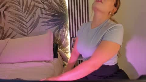 Snapshot of samaantha_white_ chatting on 3, 3, 2026 Samaantha online show from 3, 3, 2026