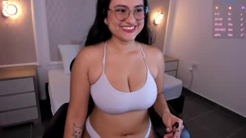 Snapshot of samantha17_x chatting on 4, 11, 2025 S A M Y online show from 4, 11, 2025