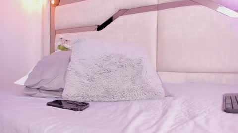 Samantha Beckham online show from 30, 1, 2025