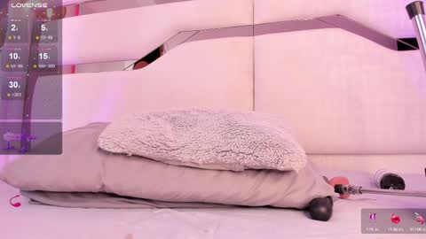 Samantha Beckham online show from 28, 2, 2025