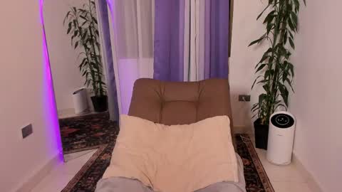 Samantha Ferrec online show from 17, 5, 2026