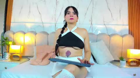 Snapshot of samantha_fiire chatting on 6, 7, 2026 samantha_fiire online show from 6, 7, 2026
