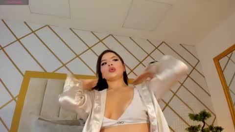 Snapshot of samanthaclay chatting on 4, 3, 2025 online show from 4, 3, 2025