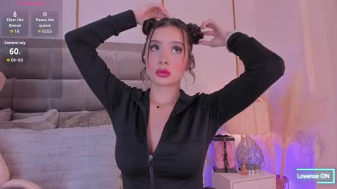 Snapshot of samanthaclay chatting on 7, 10, 2025 online show from 7, 10, 2025