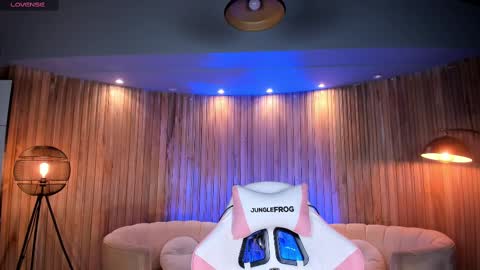 Snapshot of samanthaklein_ chatting on 19, 2, 2025 Samantha Klein online show from 19, 2, 2025