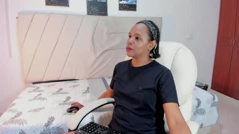 samaraa_smith1 online show from 15, 4, 2026