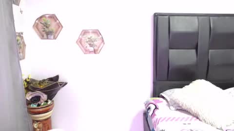 Snapshot of samira_lennox chatting on 6, 10, 2025 SAMIRA online show from 6, 10, 2025