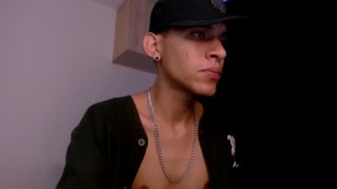 Snapshot of samuel_suarez chatting on 31, 12, 2024 online show from 31, 12, 2024