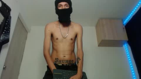 Snapshot of samuel_suarez chatting on 8, 3, 2025 online show from 8, 3, 2025