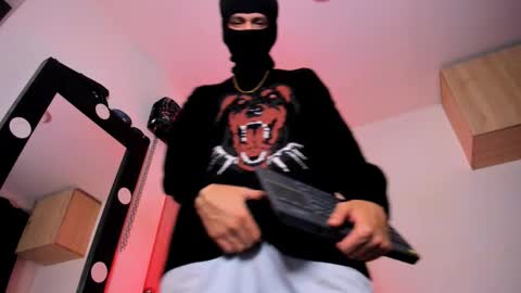 Snapshot of samuel_suarez chatting on 12, 9, 2025 online show from 12, 9, 2025