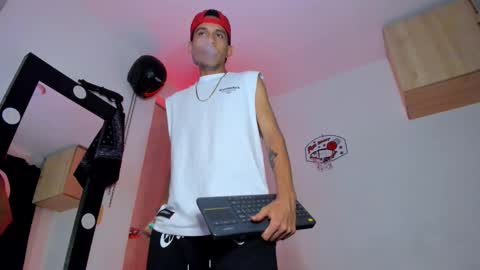 Snapshot of samuel_suarez chatting on 8, 1, 2026 online show from 8, 1, 2026