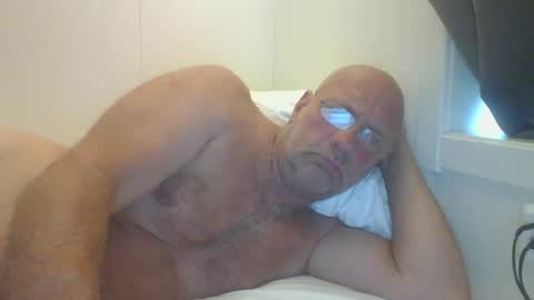 Snapshot of sandnesrune523 chatting on 8, 7, 2026 sandnesrune523 online show from 8, 7, 2026