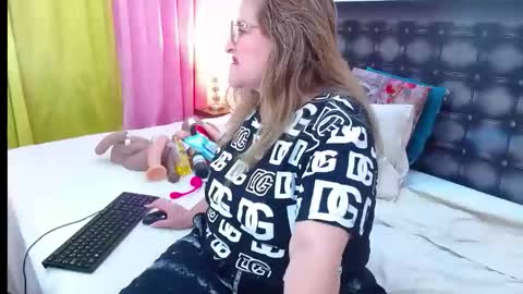Snapshot of sandra_20_ chatting on 23, 4, 2026 SANDRA online show from 23, 4, 2026