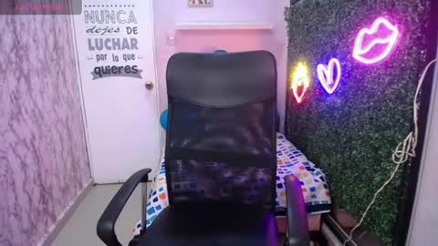 Snapshot of sandra_petite19 chatting on 22, 7, 2026 sandra online show from 22, 7, 2026