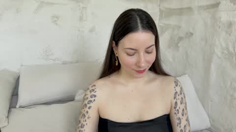 Sandra Schonherz online show from 6, 2, 2025