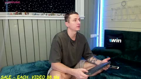 Sandy and Chris online show from 1, 2, 2025