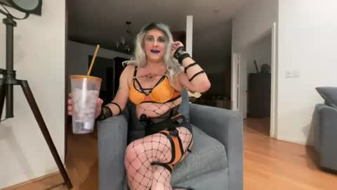 Snapshot of santanacd chatting on 7, 8, 2026 Santana online show from 7, 8, 2026