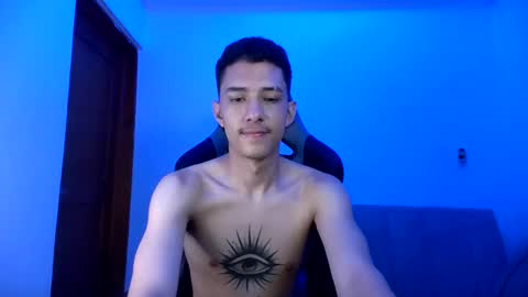 santi_twink19 online show from 1, 2, 2025