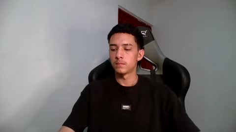 santi_twink19 online show from 13, 2, 2025