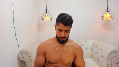 Snapshot of santiago_huntt chatting on 5, 12, 2024 santiago_huntt online show from 5, 12, 2024