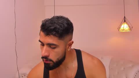 Snapshot of santiago_huntt chatting on 6, 12, 2024 santiago_huntt online show from 6, 12, 2024