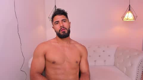 Snapshot of santiago_huntt chatting on 7, 12, 2024 santiago_huntt online show from 7, 12, 2024